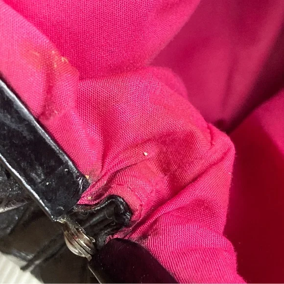 Elegant Black Croc-Embossed leather purse - Picture 13 of 15